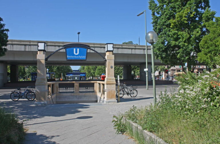 Brü­cken­ab­riss am Brei­ten­bach­platz&nbsp;kommt