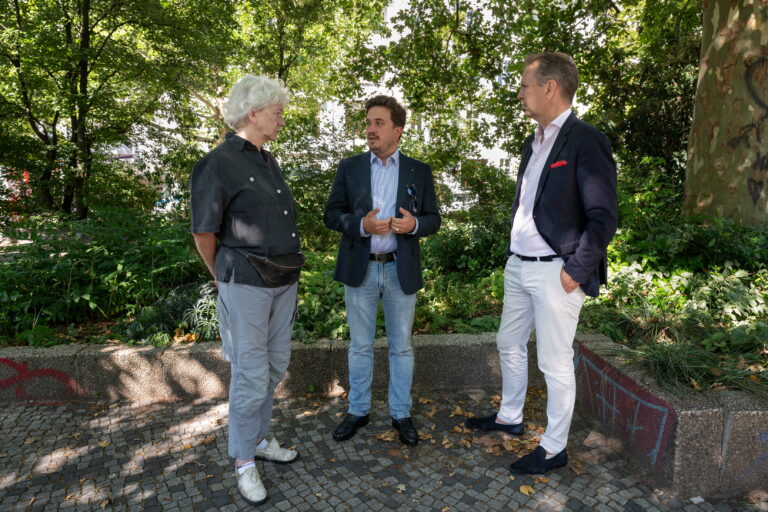 Gespräch Bundesplatz