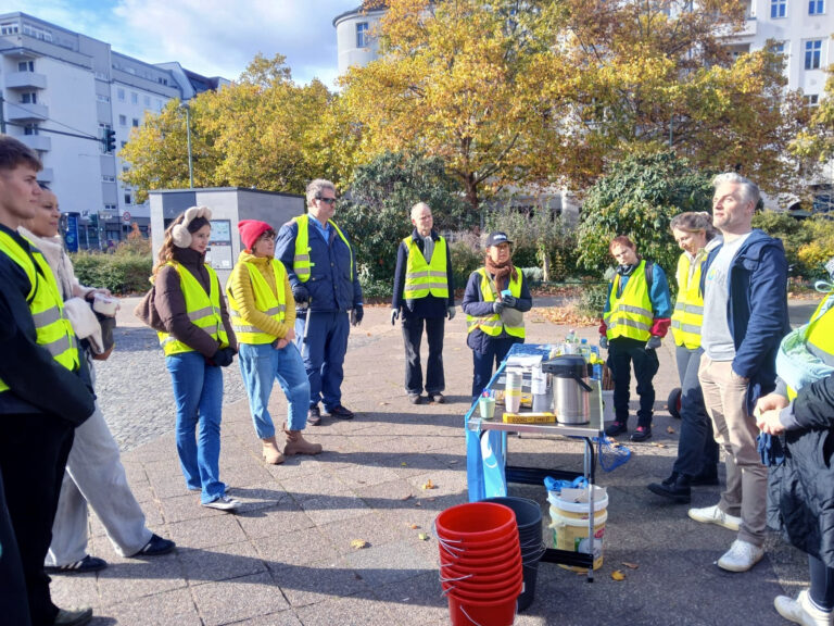 Müll­sam­mel­ak­ti­on rund um den Bundesplatz